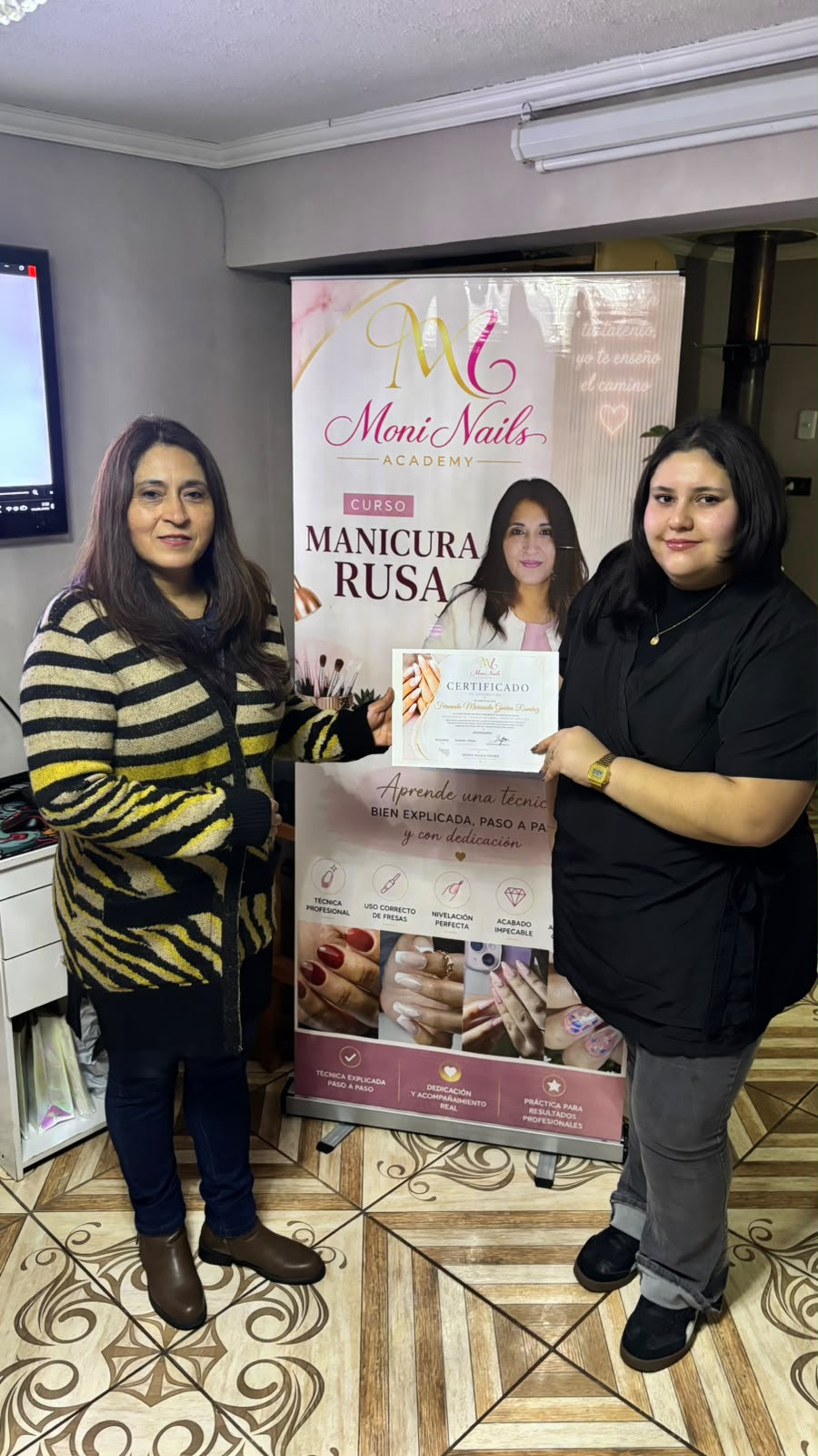 FINALIZADO EL CURSO ENTREGA DE DIPLOMA 
